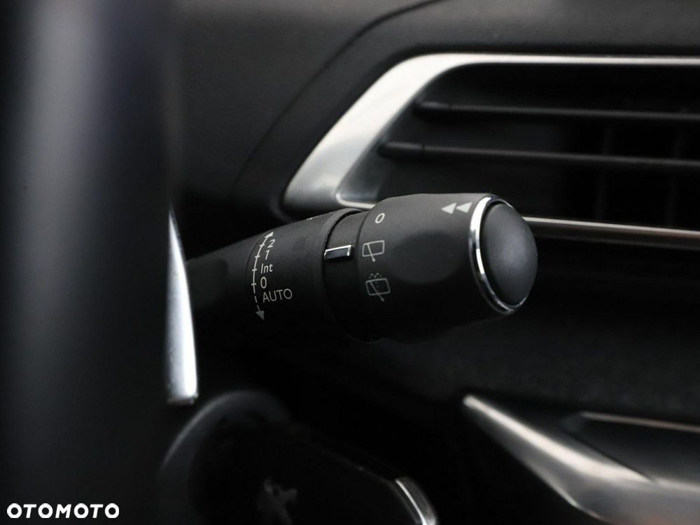 Peugeot 3008 1.6 BlueHDi Allure S&S EAT6 - 34