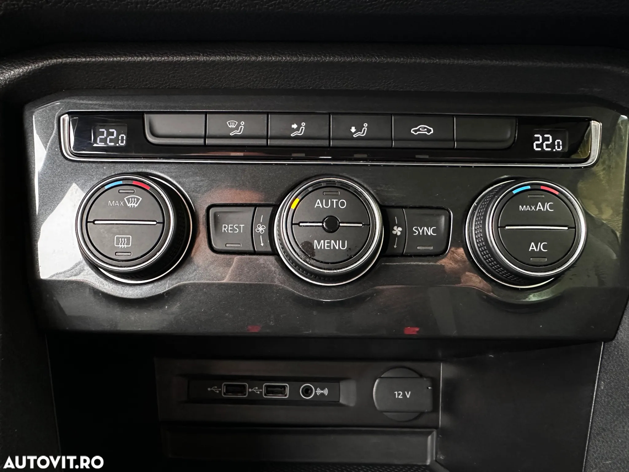 Volkswagen Tiguan 2.0 TDI SCR 4MOTION DSG R-Line - 28