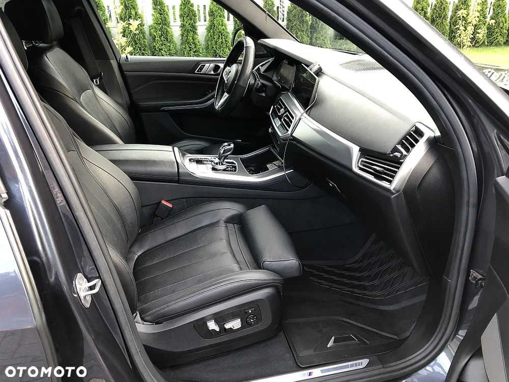 BMW X5 xDrive50i - 32