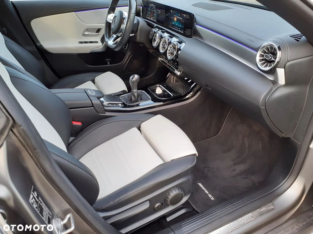 Mercedes-Benz CLA 180 AMG Line - 22