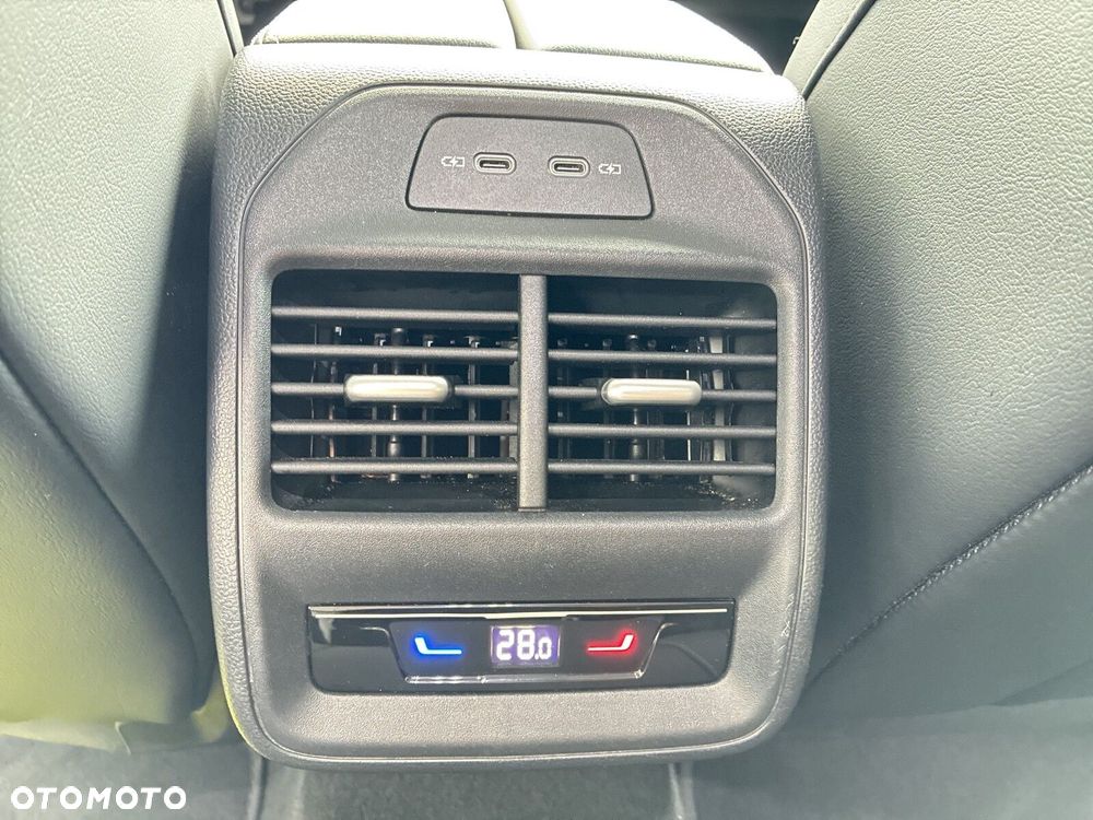 Volkswagen Passat Variant 2.0 TDI EVO Elegance DSG - 32