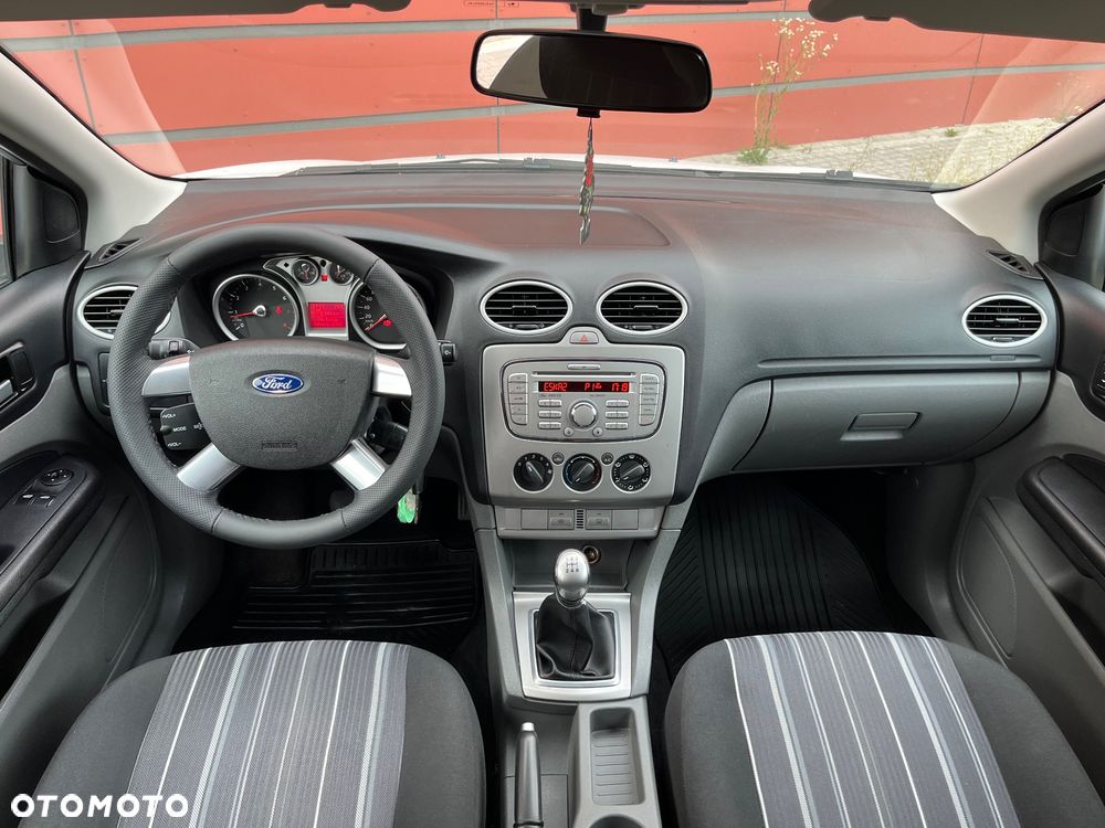 Ford Focus 1.6 16V Style - 24