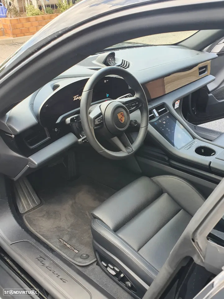Porsche Taycan Cross Turismo 4 - 11