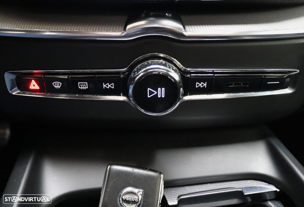 Volvo XC 60 2.0 T6 PHEV R-Design AWD - 35