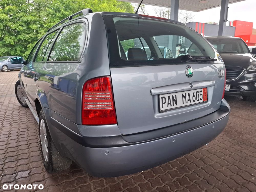 Skoda Octavia 1.6 Combi Ambiente - 16