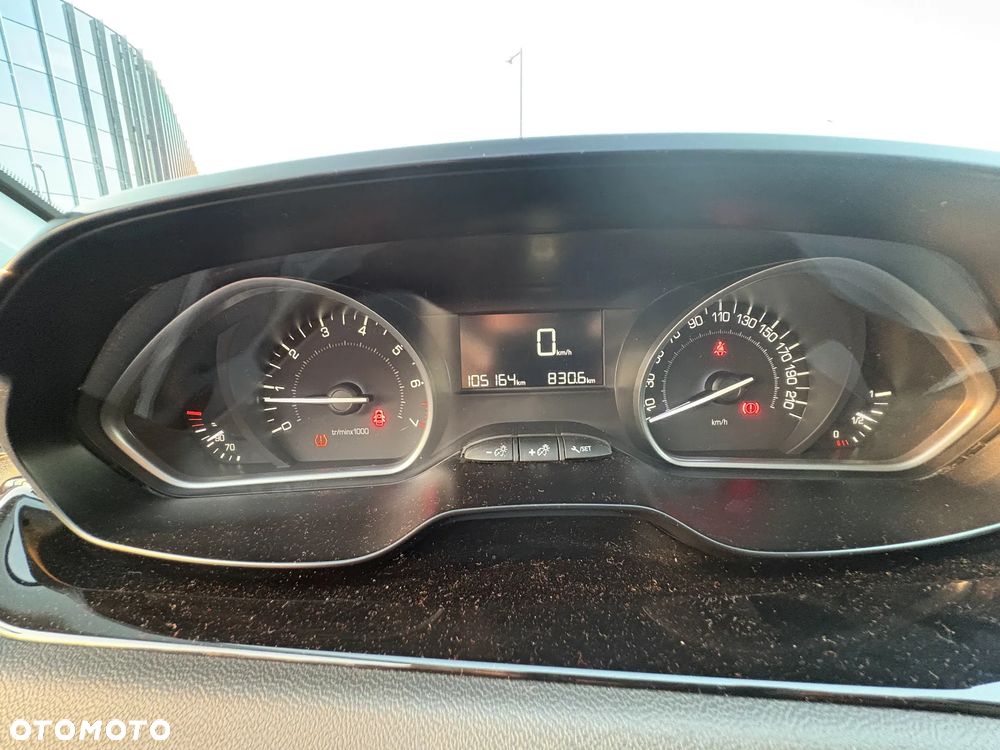 Peugeot 208 - 13