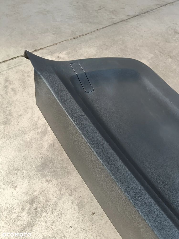 Tapicerka klapy bagażnika Skoda Karoq Boczek Plastik Osłona 57A867975 - 5