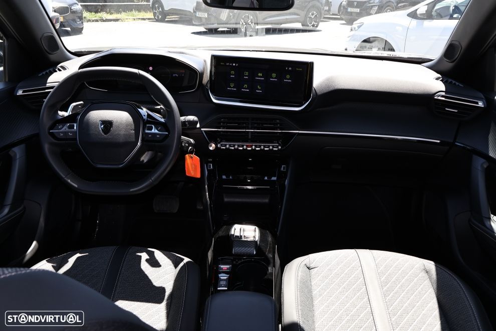 Peugeot 2008 1.2 Hybrid Allure e-DCS6 - 11