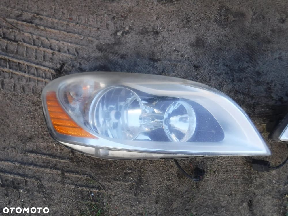 Volvo XC60 I lampa przod prawa lewa 30763146 30763145 - 3