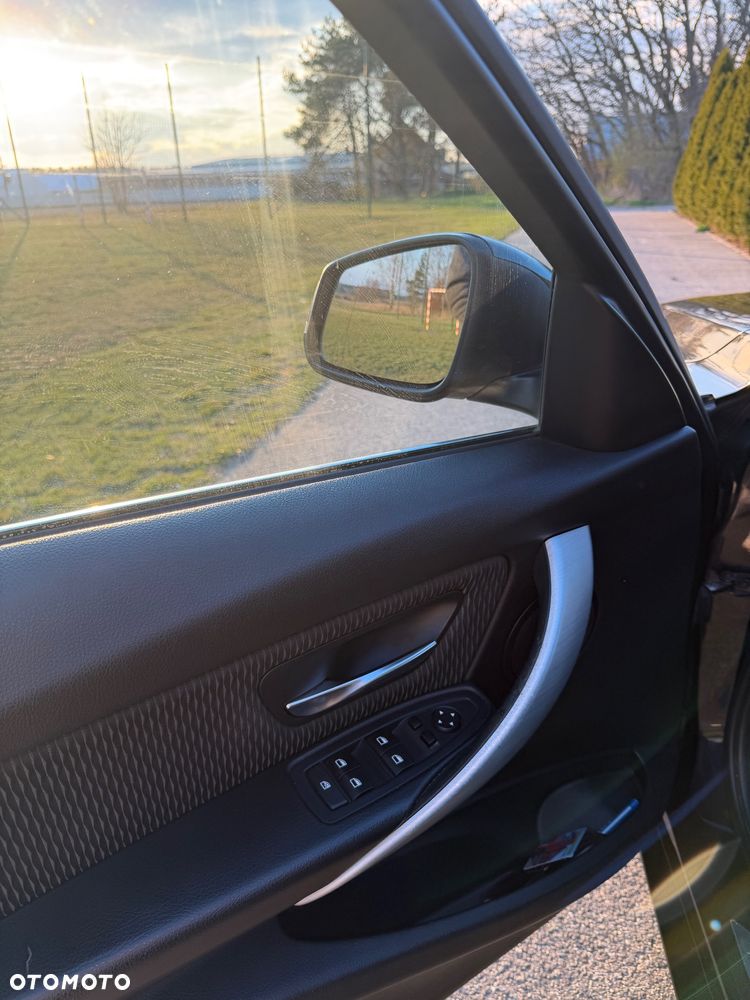 BMW Seria 3 318d Luxury Line - 25