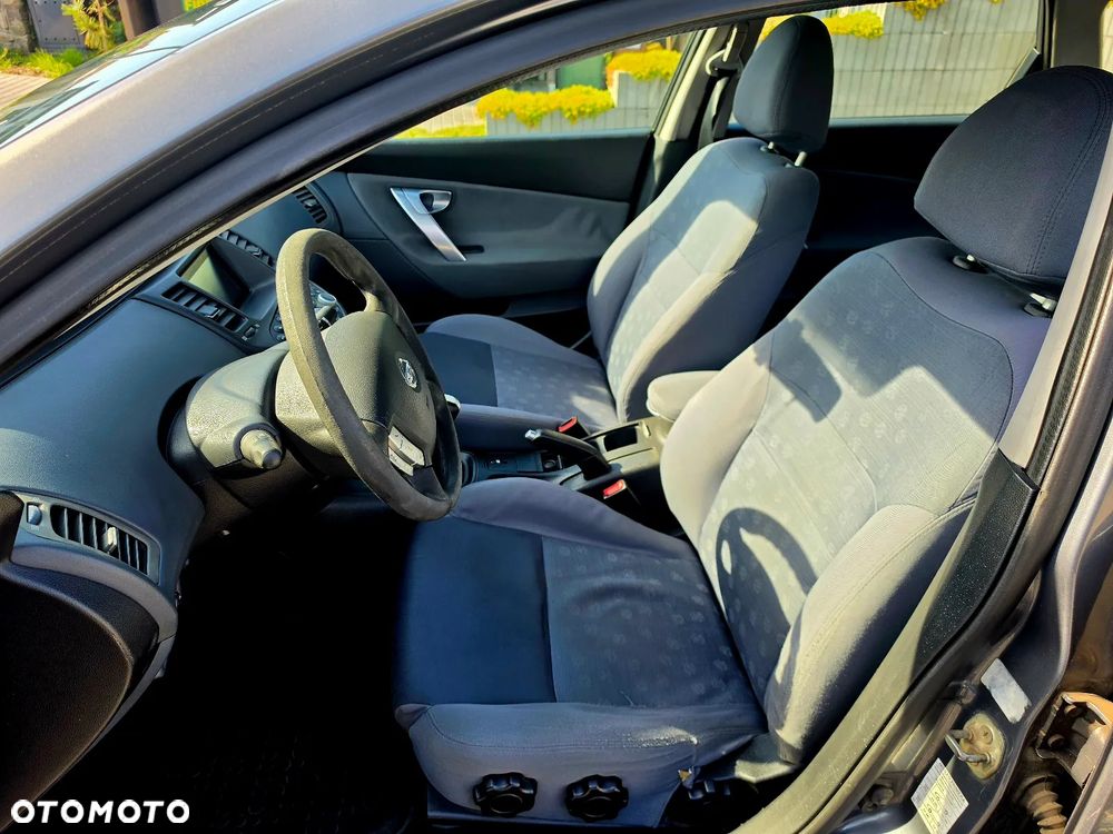 Nissan Primera 1.8 Visia + - 7