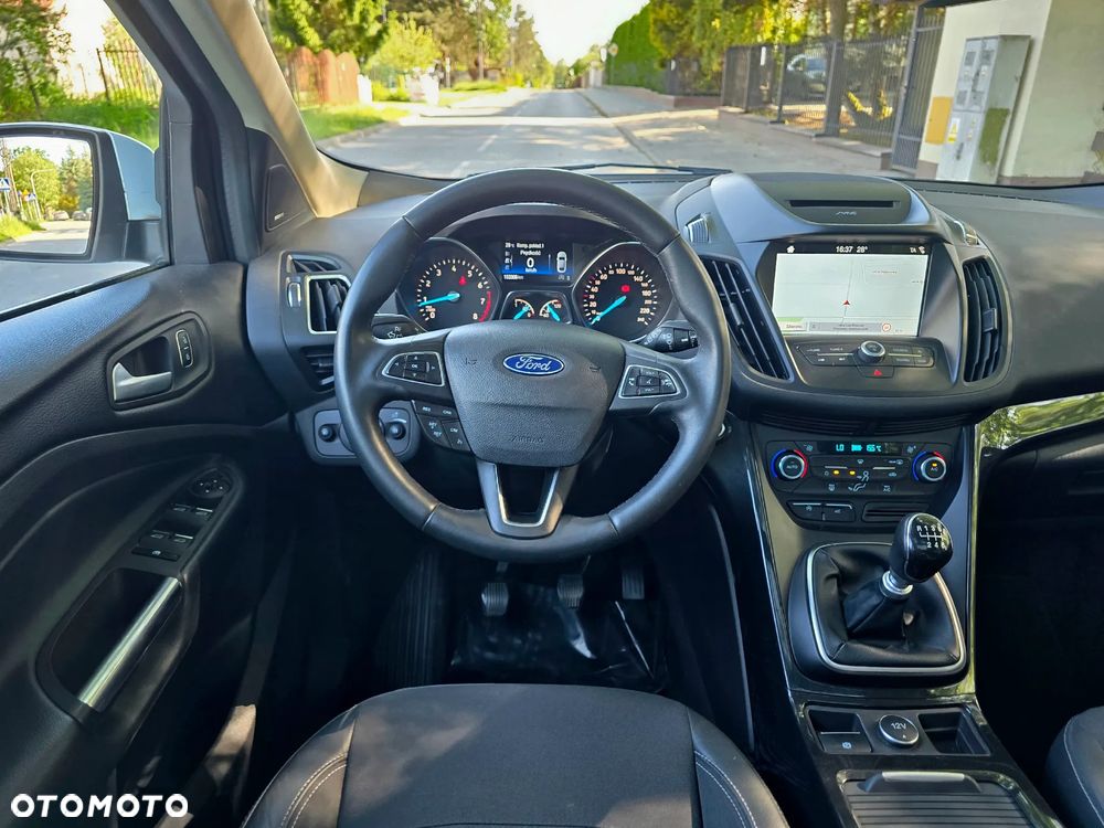 Ford Kuga 1.5 EcoBoost 2x4 Titanium - 5