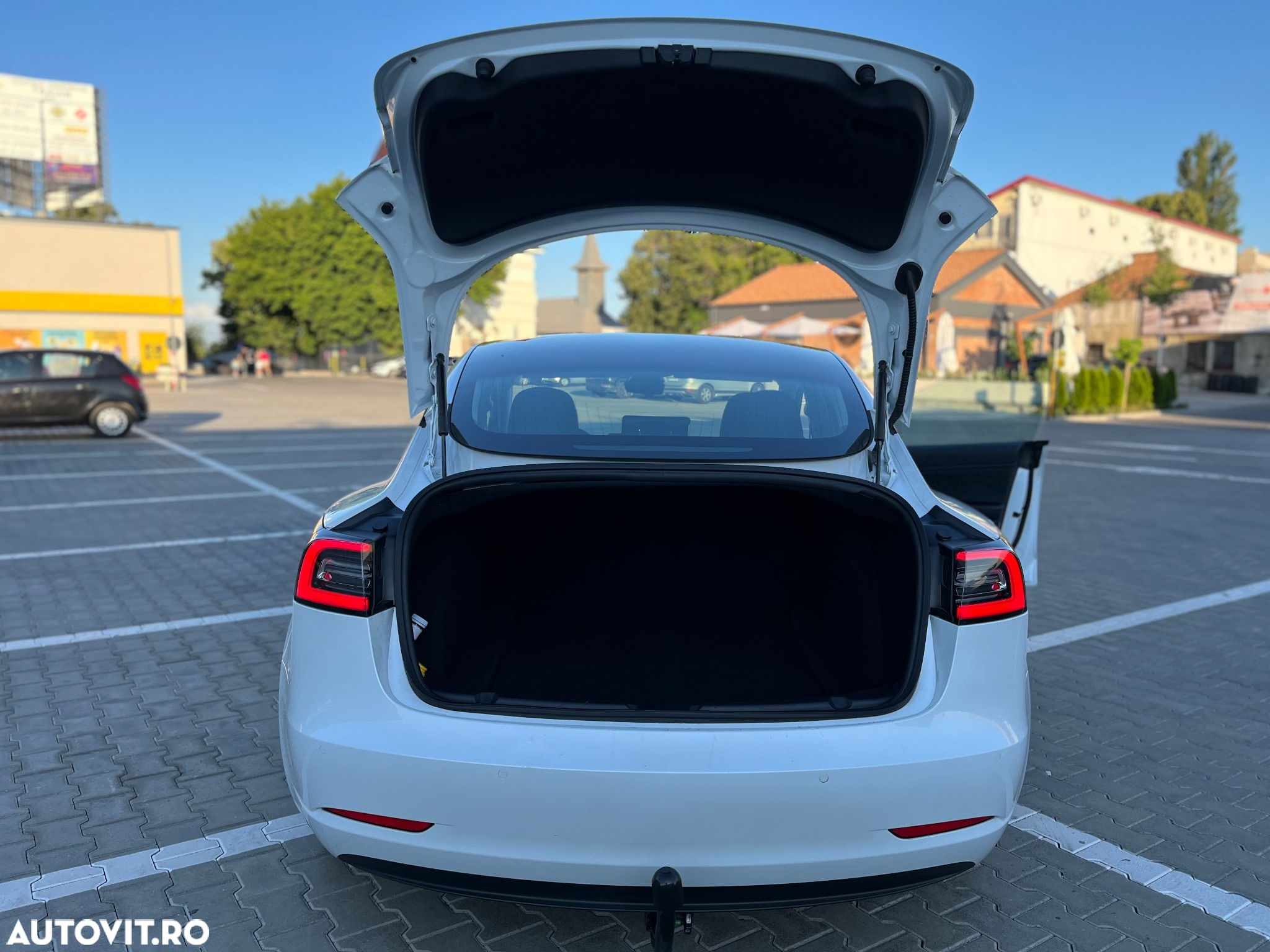 Tesla Model 3 - 4