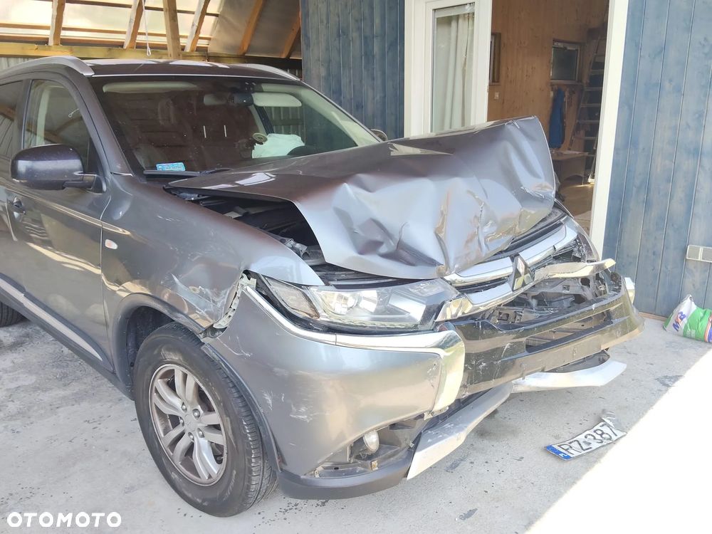 Mitsubishi Outlander 2.0 City Style 2WD - 2