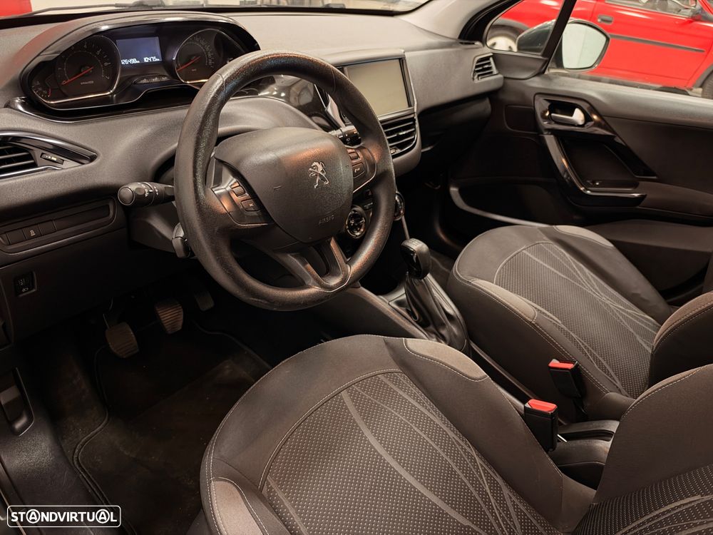 Peugeot 208 2013 photo 5