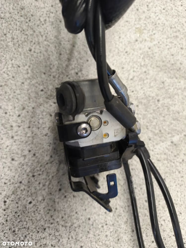 Pompa ABS, przewody hamulcowe Triumph Trident 660 2022 - 5