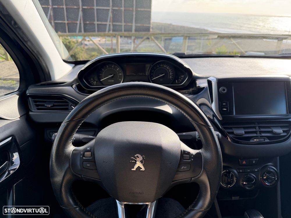 Peugeot 208 1.2 PureTech Signature - 14