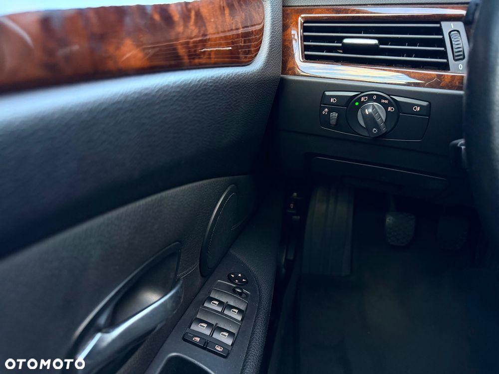 BMW Seria 5 525i - 14
