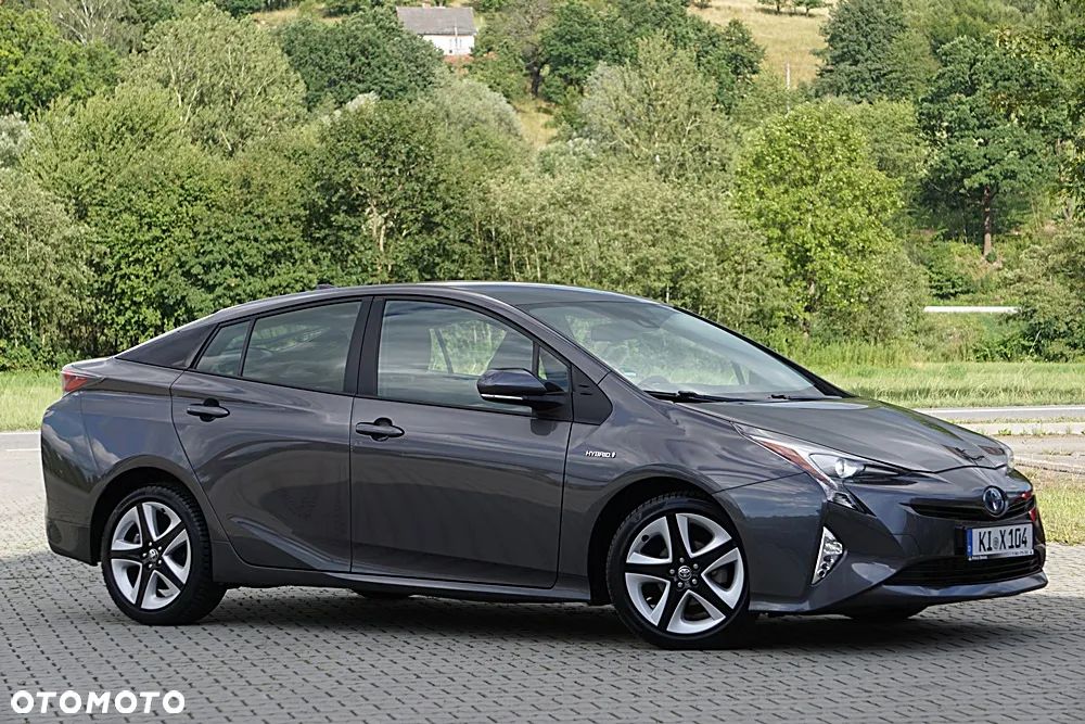 Toyota Prius Hybrid Executive - 2