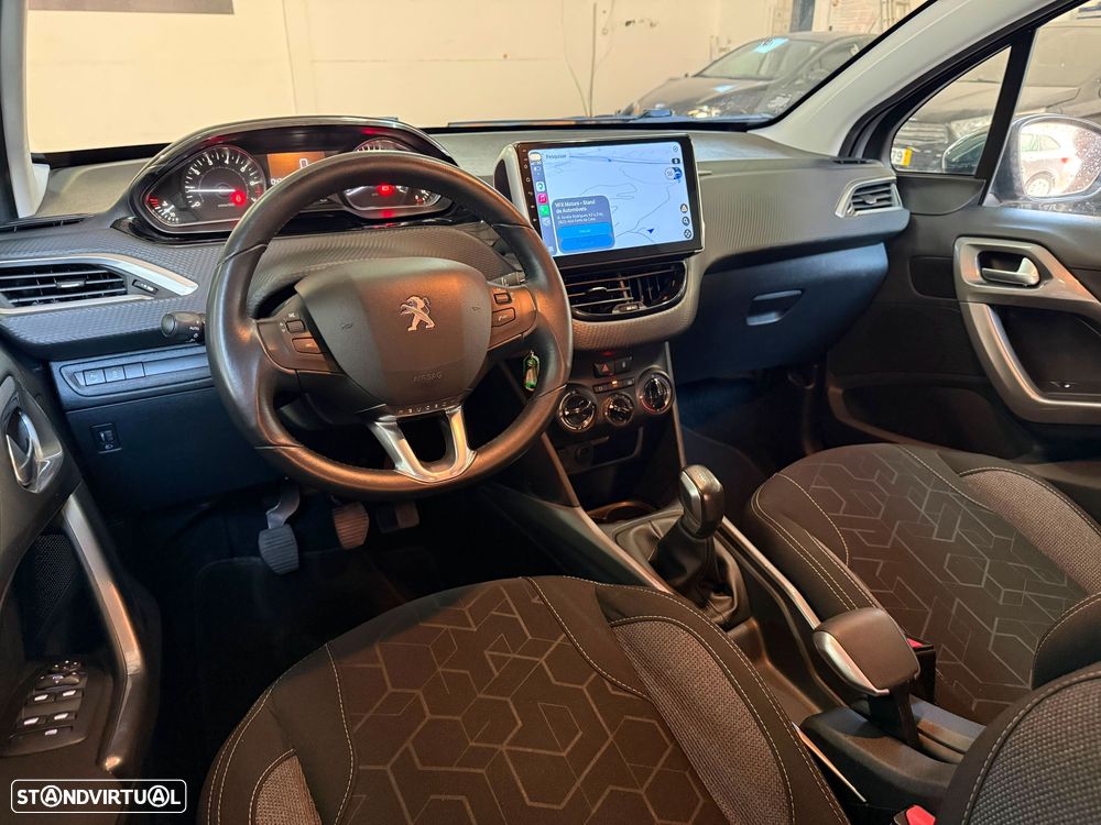 Peugeot 2008 1.2 PureTech Allure - 12