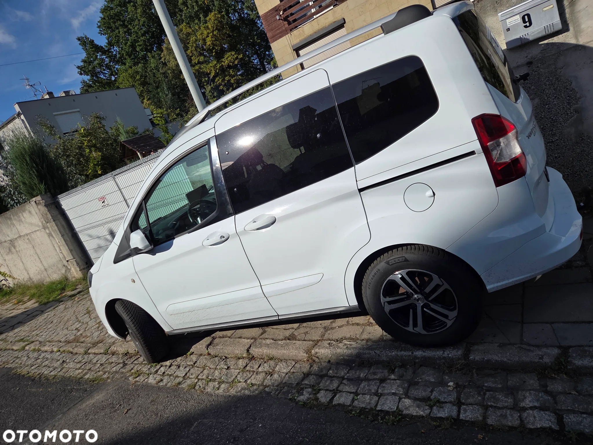 Ford Tourneo Courier 1.0 EcoBoost Titanium - 4