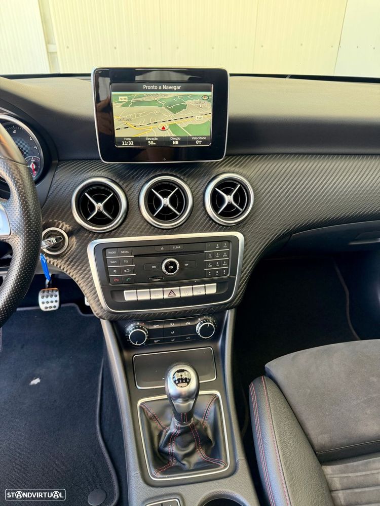 Mercedes-Benz A 180 d AMG Line - 40