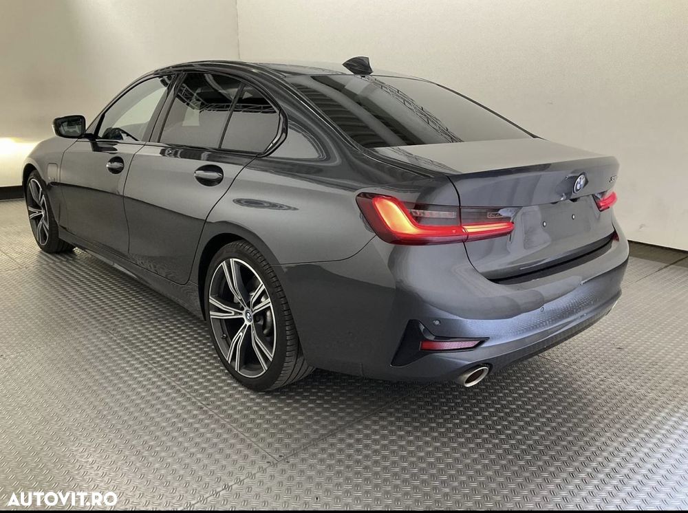 BMW Seria 3 330e Aut. Sport Line - 5