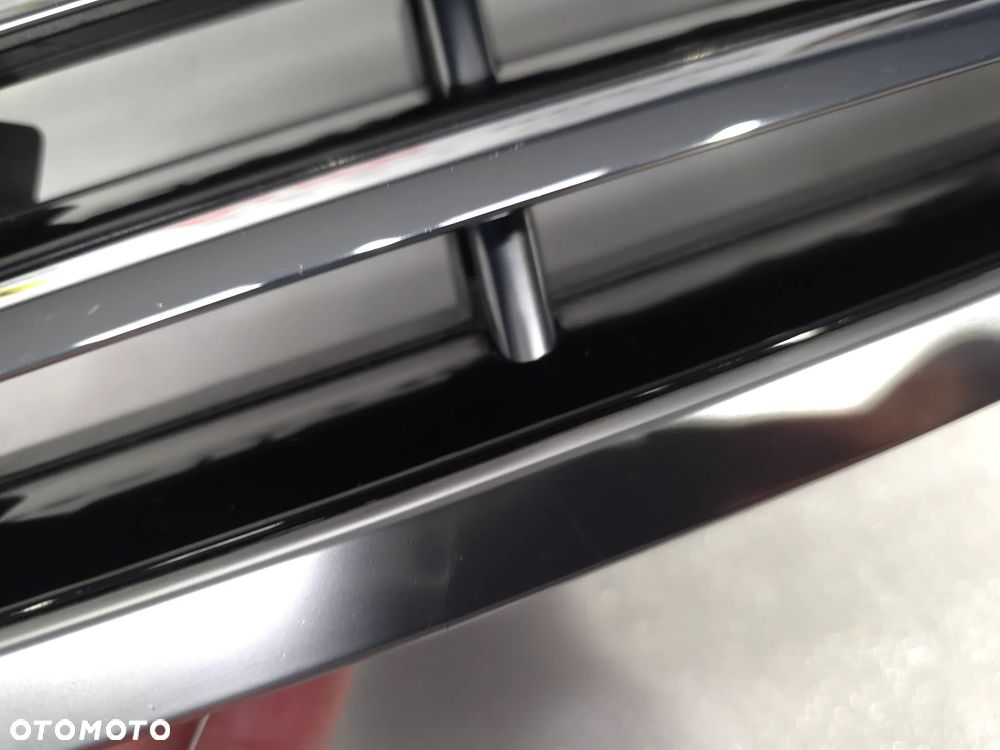 VW PASSAT CC 3C8 LIFT ZWYKŁY / R-LINE BARDZO ŁADNA ATRAPA / GRILL PRZEDNI PRZÓD W SATYNIE , NR 3C8853653A , NR AUKCJI GL851 - 25