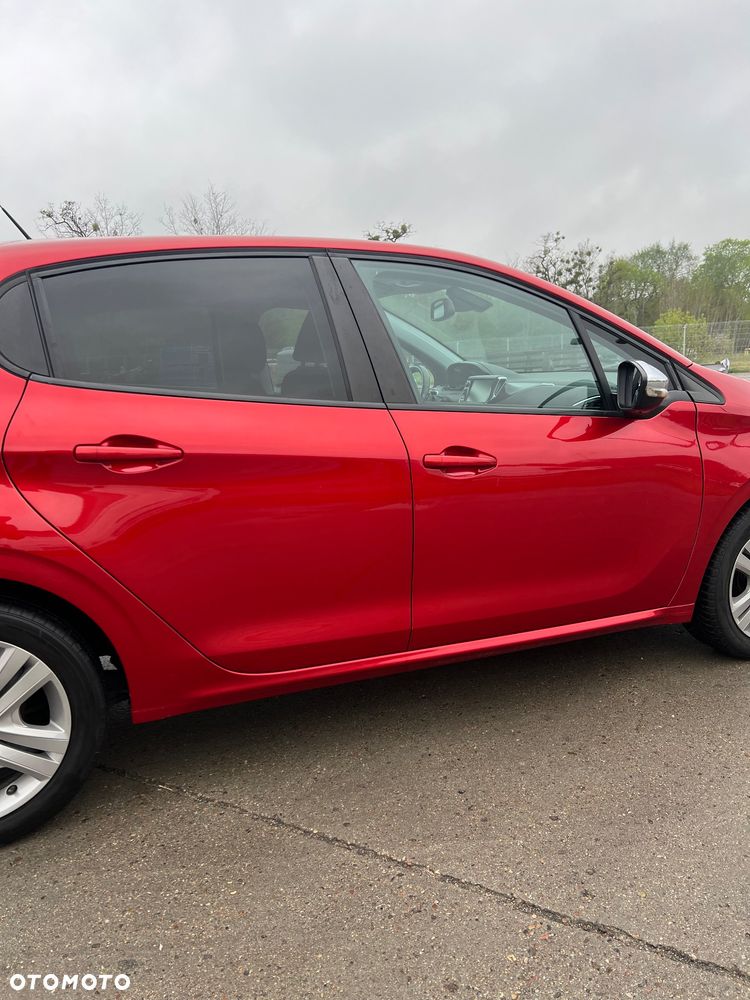 Peugeot 208 - 8