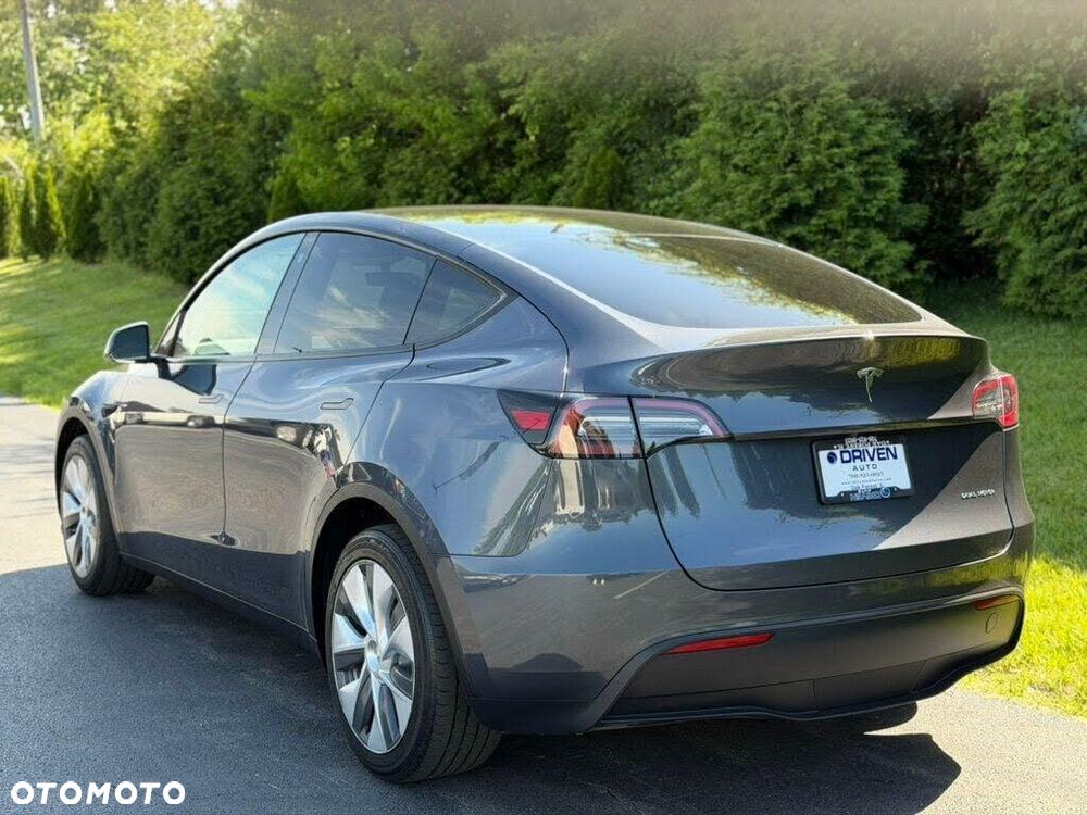 Tesla Model Y Long Range Dual Motor AWD - 4