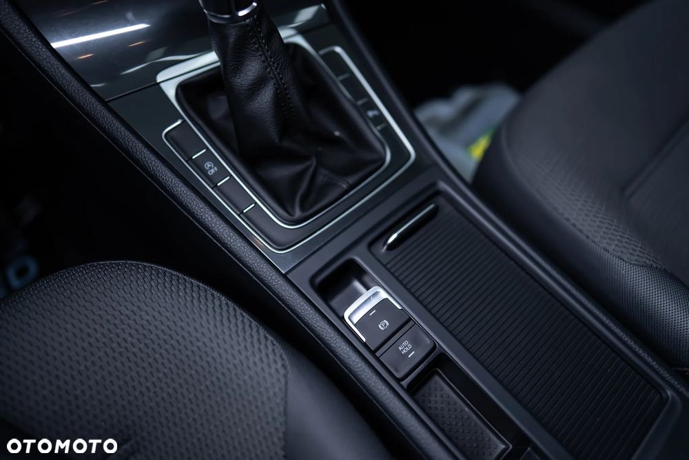 Volkswagen Golf 1.6 TDI SCR Comfortline - 27