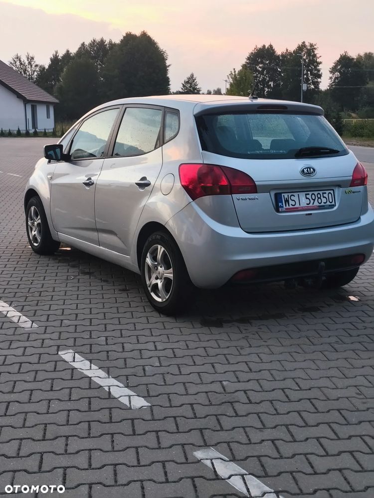 Kia Venga - 10