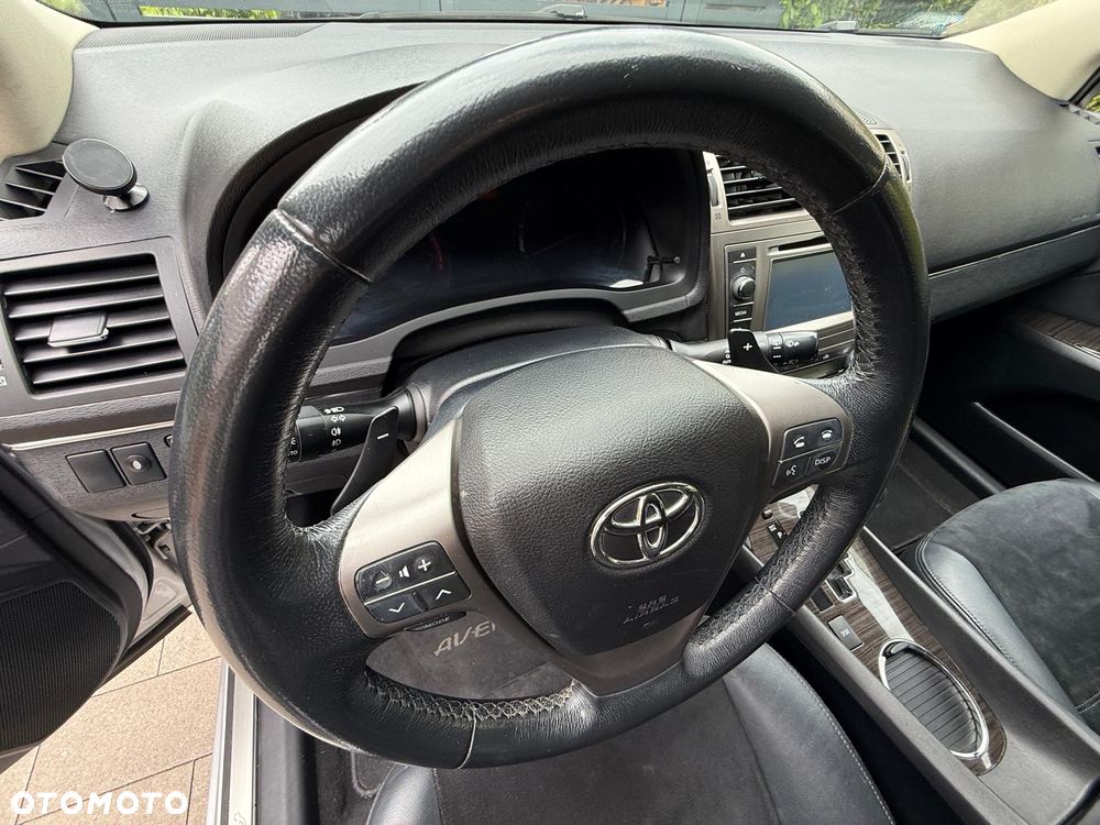 Toyota Avensis 2.0 Premium MS - 26
