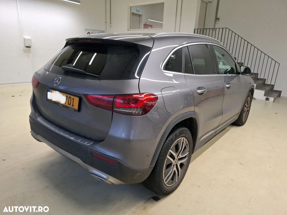 Mercedes-Benz GLA 250 e 8G-DCT Style - 4