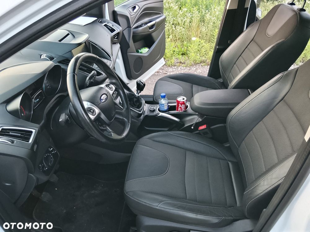 Ford Kuga - 10