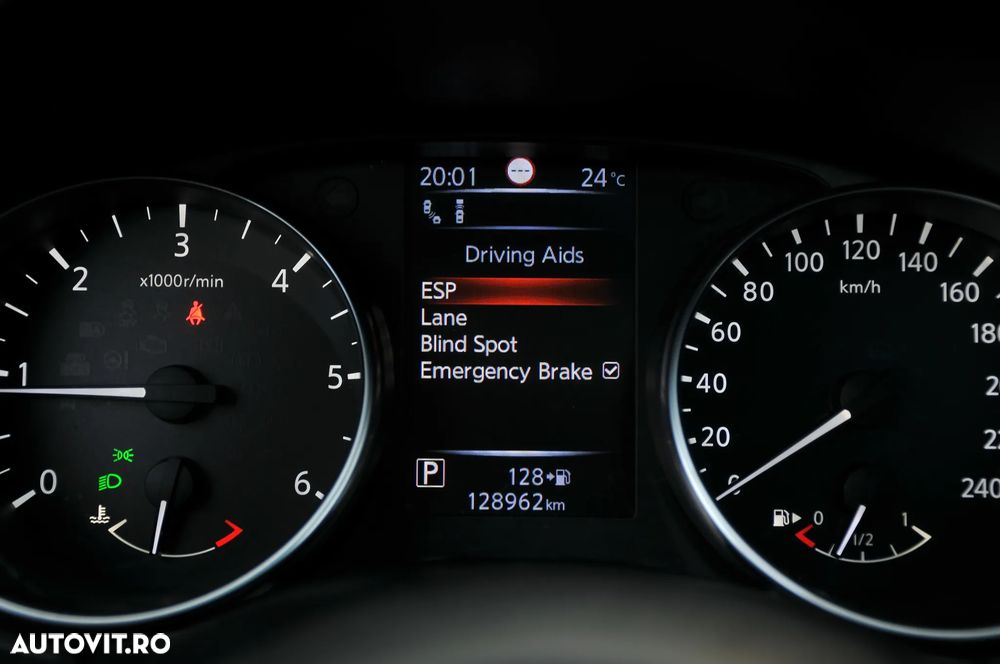 Nissan Qashqai 1.6 DCI TEKNA+ - 8