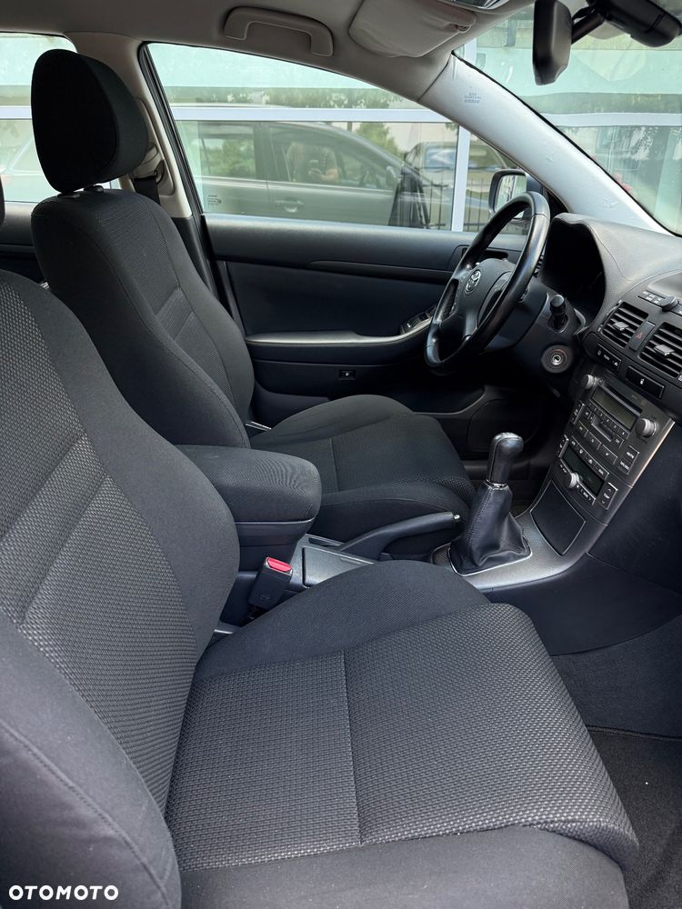 Toyota Avensis 1.8 VVT-i Terra - 26