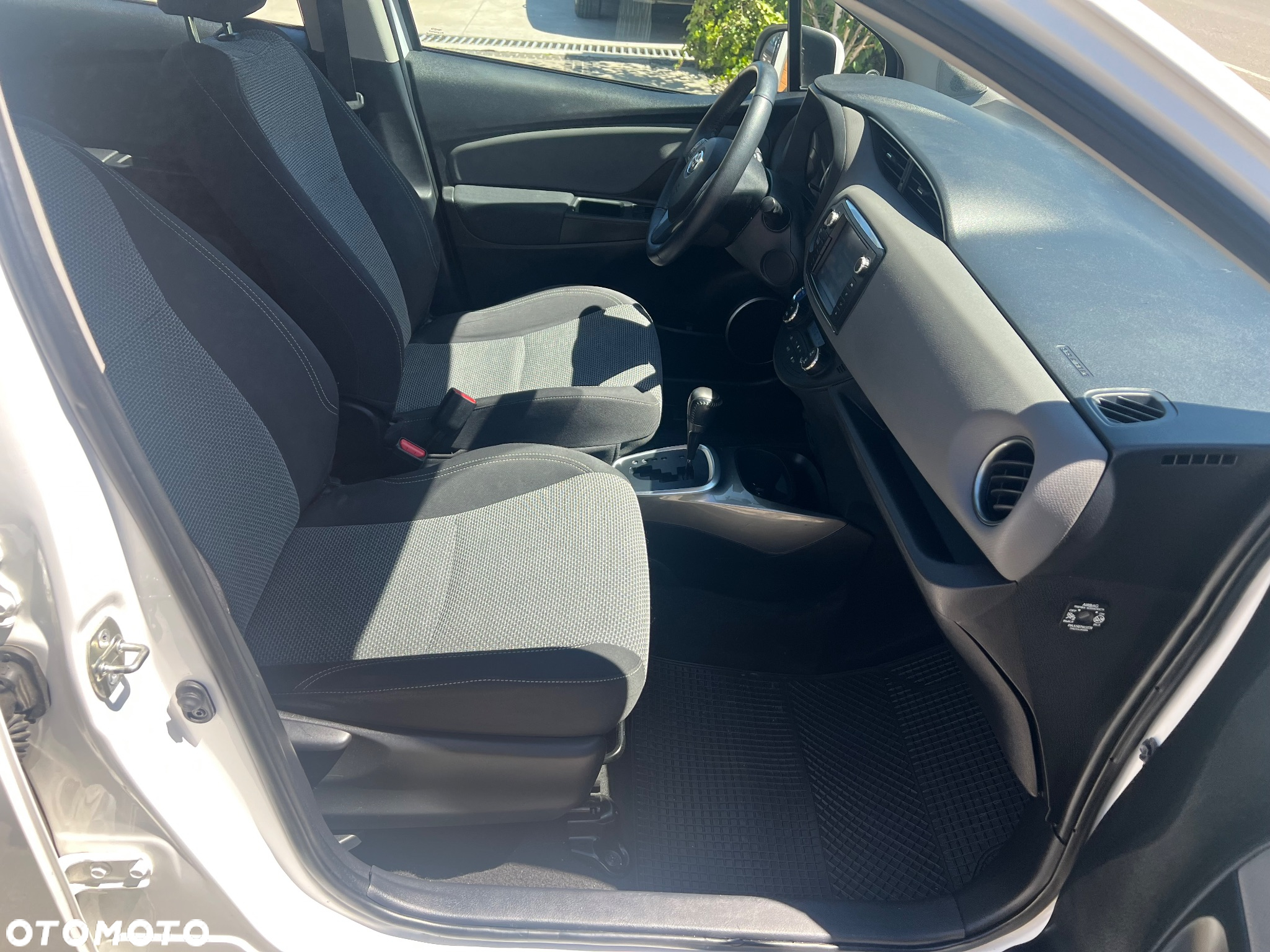 Toyota Yaris Hybrid 100 Selection Passion - 27