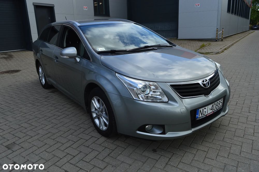 Toyota Avensis 1.8 Sol plus NAVI - 10