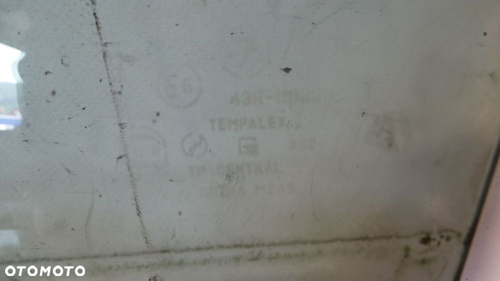 SZYBA BOCZNA PRAWA PRZEDNIA DRZWI SUBARU FORESTER I 2.0 - 4