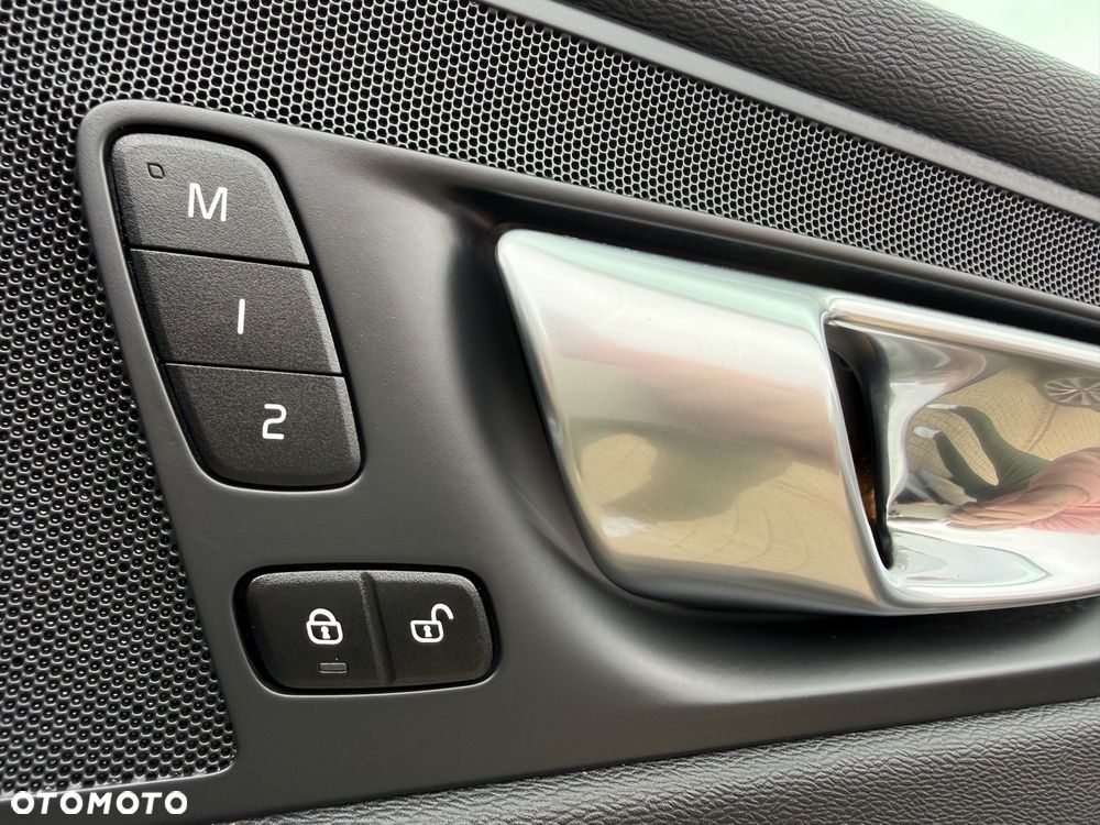 Volvo XC 60 B4 D Ultimate Dark - 31