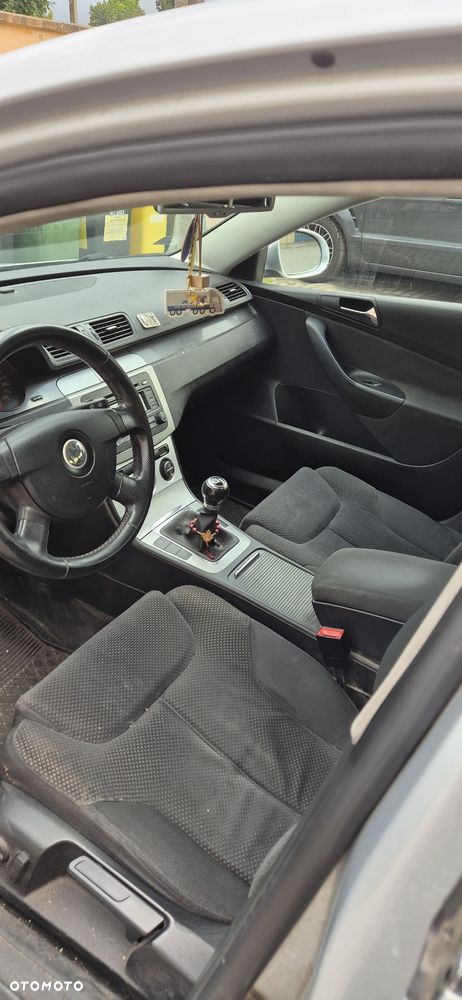 Volkswagen Passat - 4