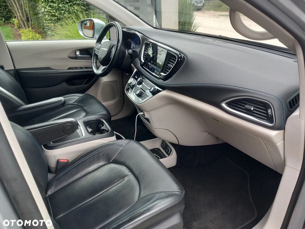 Chrysler Pacifica - 10