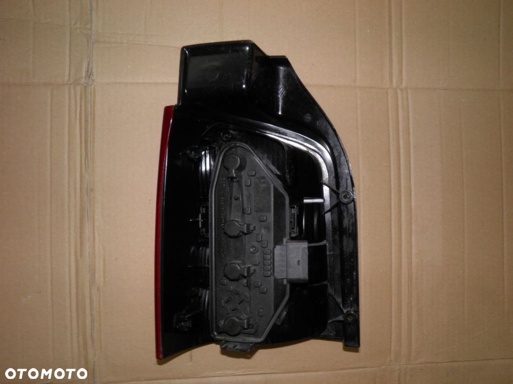 T5 TRANSPORTER LAMPA TYLNA PRAWA wersja z klapą - 2