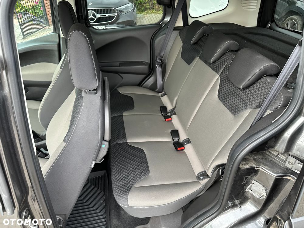 Ford Tourneo Courier - 20