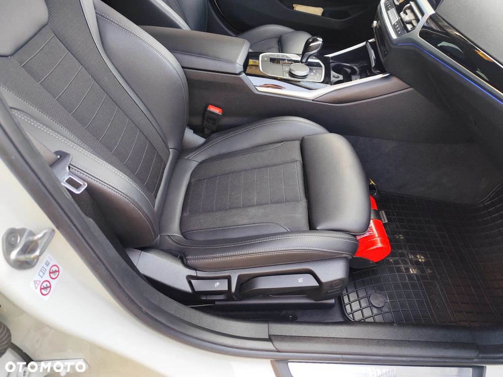 BMW Seria 3 318i Sport - 11