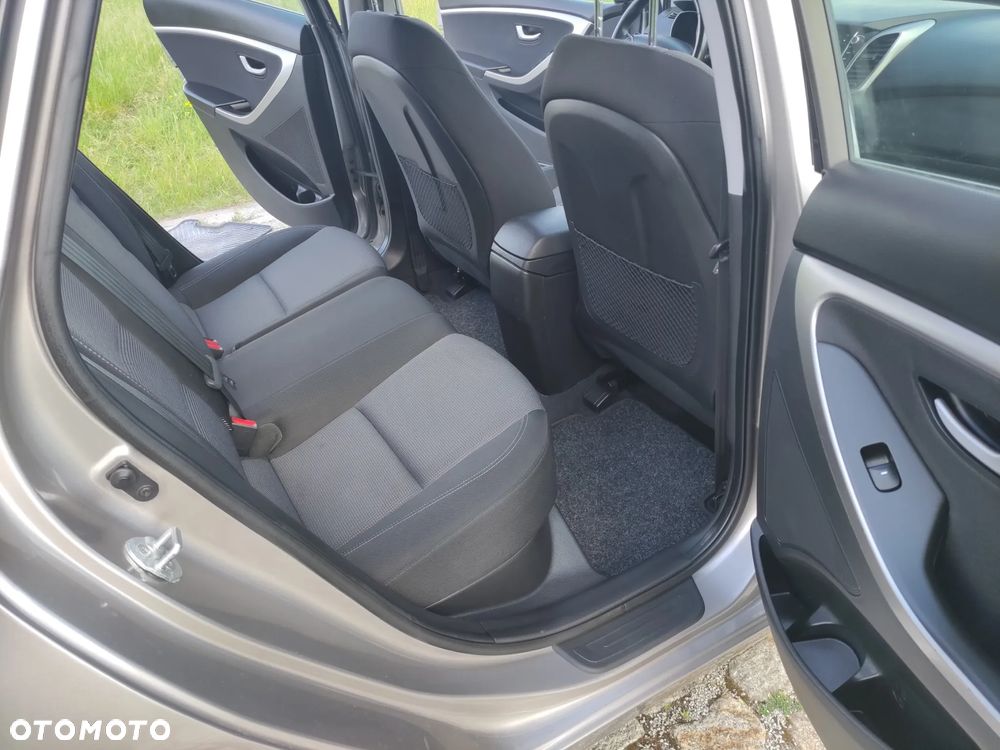 Hyundai i30 blue Kombi 1.4 Trend - 14