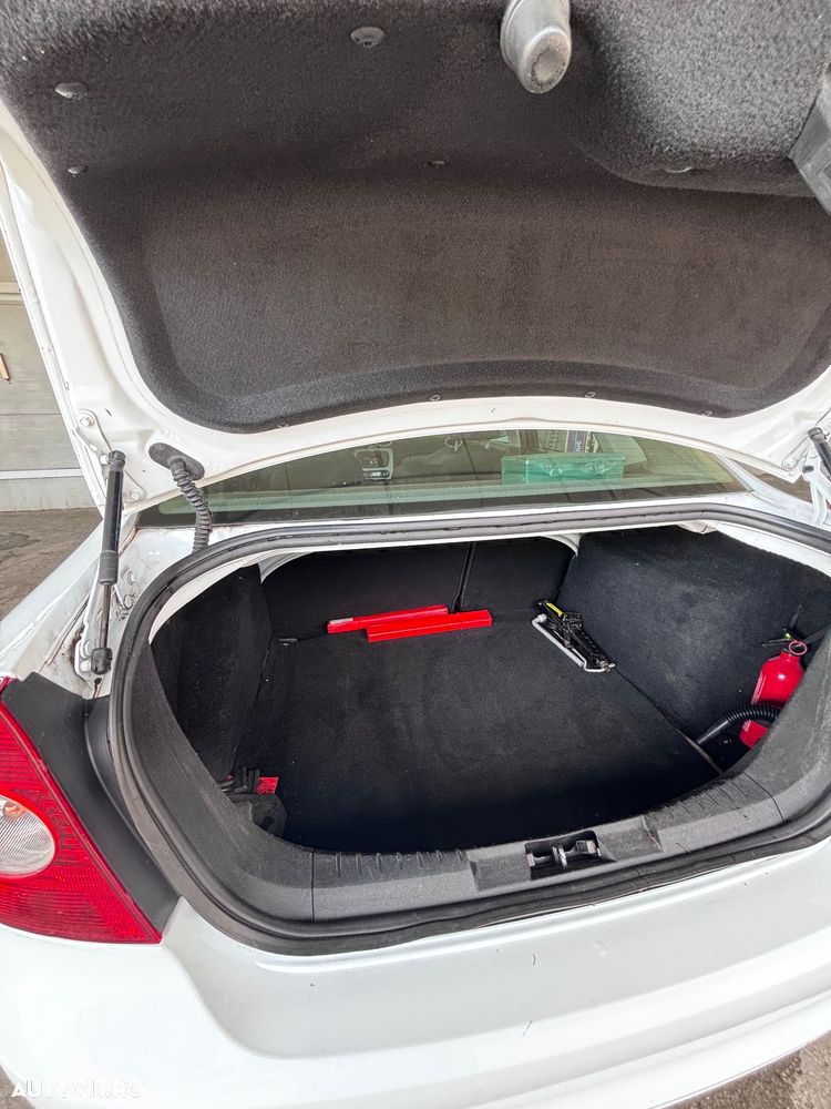 Ford Focus 1.6 TDCi Ambiente - 9