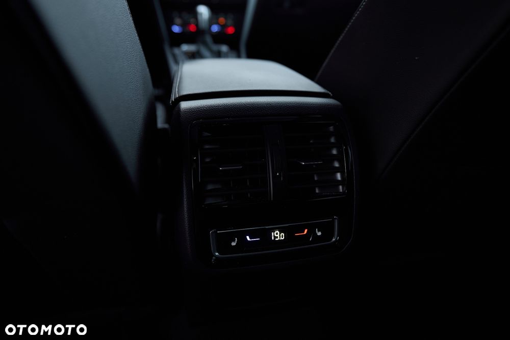 Volkswagen Arteon 2.0 TDI SCR DSG R-Line - 28