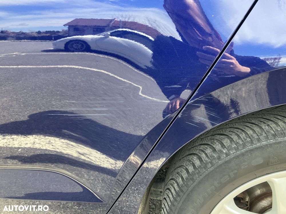 Volkswagen Touran 2.0 TDI SCR Comfortline - 19